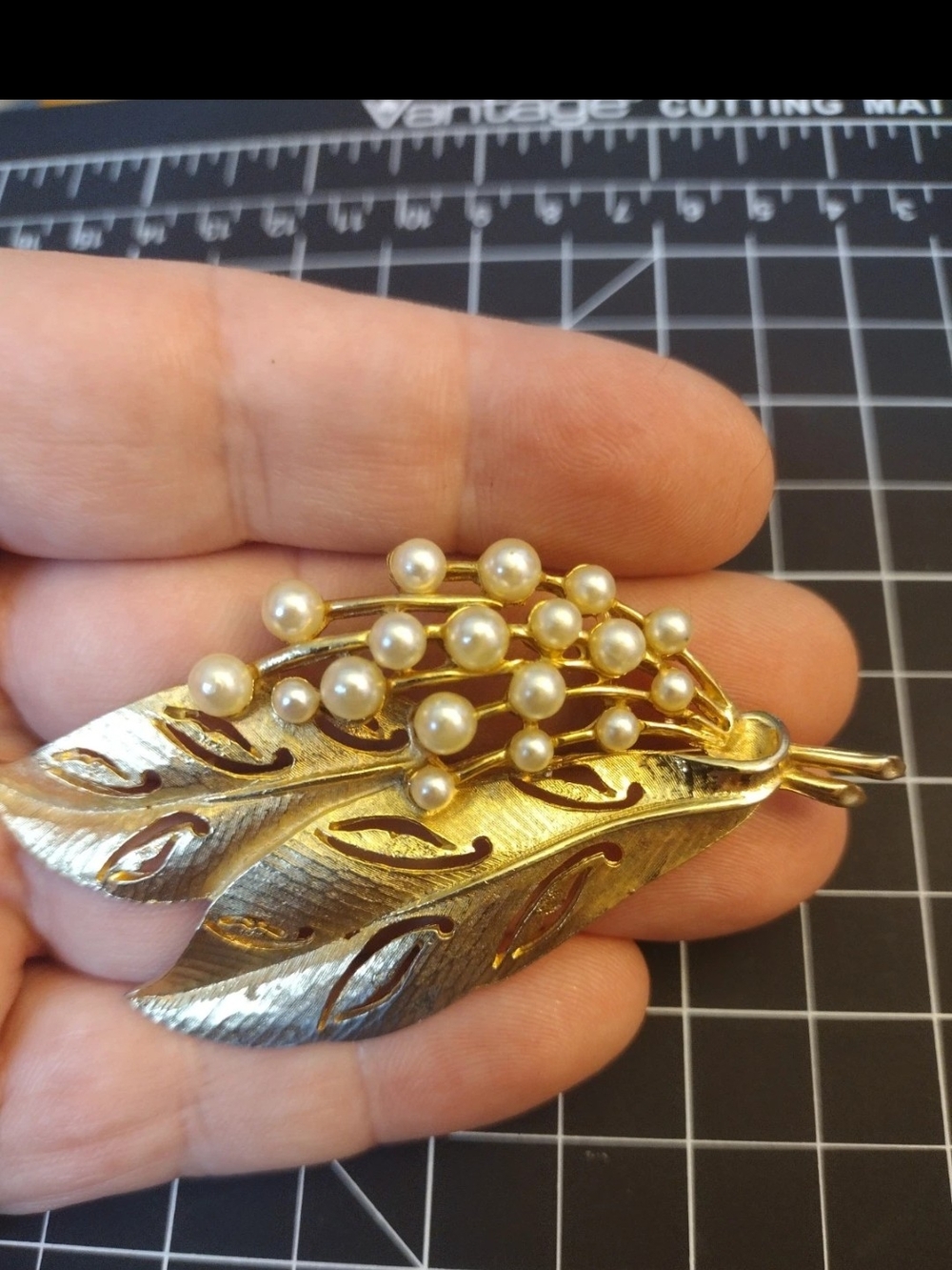 Vintage Gold Tone Leaf Brooch Faux Pearl Large Pin Floral Costume Jewelry Rare